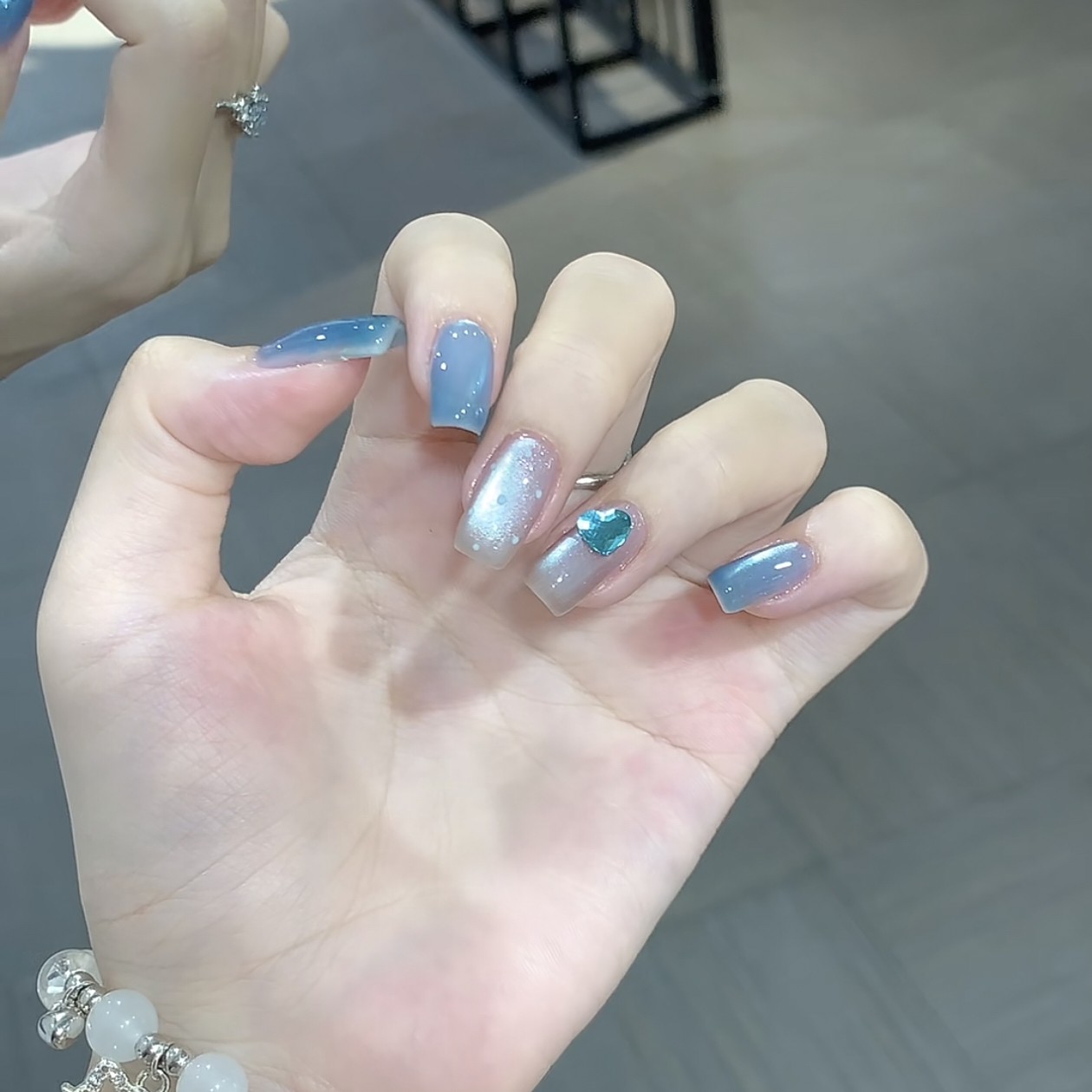 纯手工穿戴甲蓝色猫眼夏季清凉美甲贴片显白学生美甲波点假指甲贴