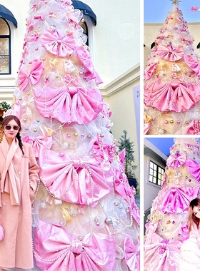 粉色蝴蝶结圣诞树冬天置景打卡