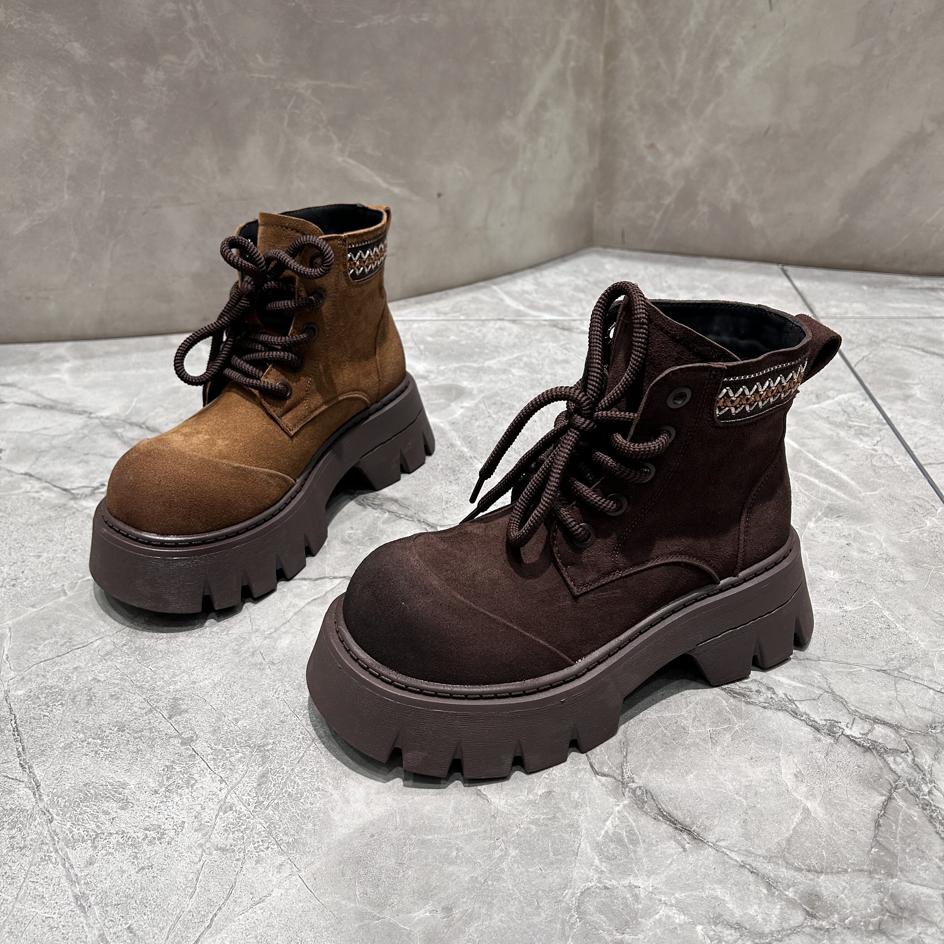 2025冬季新款复古风磨砂皮加绒圆头马丁靴女时尚休闲百搭短靴防滑