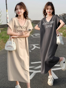 大码V领短袖t恤女夏季连衣裙洋气字母欧货大版宽松开叉长款上衣潮