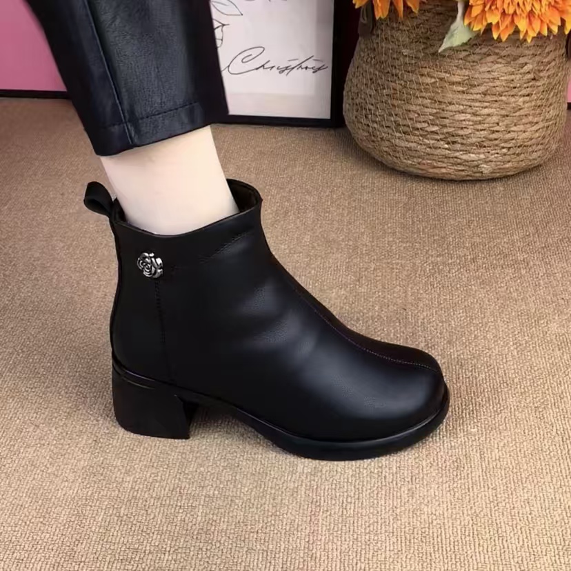 2024秋冬新款牛皮低跟短靴女真皮圆头气质百搭粗跟软底羊毛马丁靴