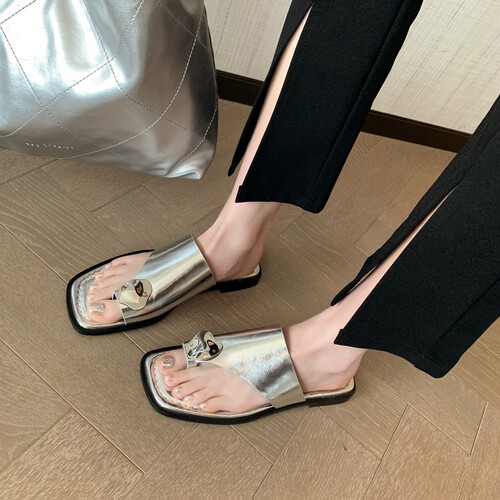 大码女鞋41一43胖脚宽肥方头套趾人字拖鞋女休闲度假沙滩平底凉拖