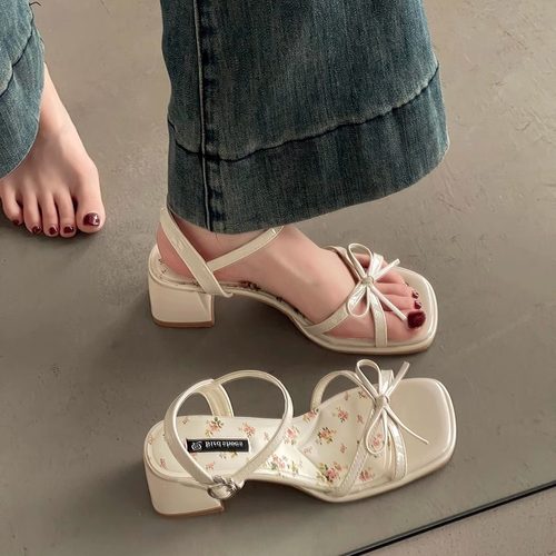 大码女鞋41一43胖脚宽肥法式粗跟蝴蝶结凉鞋仙女风配裙子高跟凉鞋