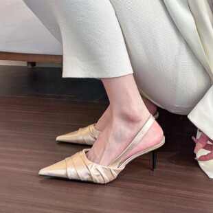 大码女鞋41一43胖脚宽肥包头凉鞋女法式尖头后空缎面一字带高跟鞋