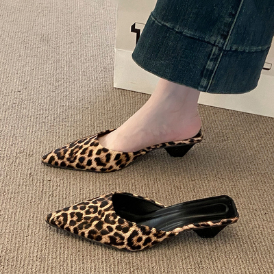 大码女鞋41一43胖脚宽肥豹纹尖头包头半拖鞋女尖头粗高跟穆勒凉拖