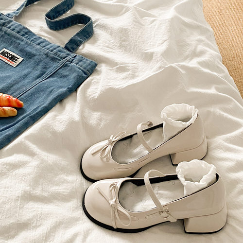 大码女鞋41一43胖脚宽肥法式蝴蝶结粗跟玛丽珍鞋女仙女风高跟单鞋