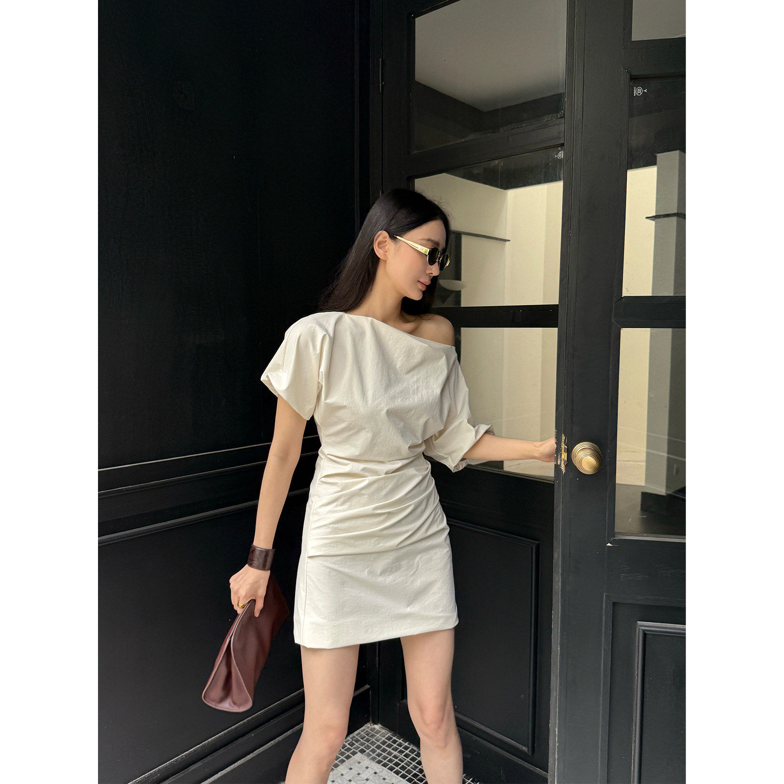 周淼ZHOUMIAO【艺展缪斯裙】斜肩露肩短款裙子 夏季法式连衣裙女