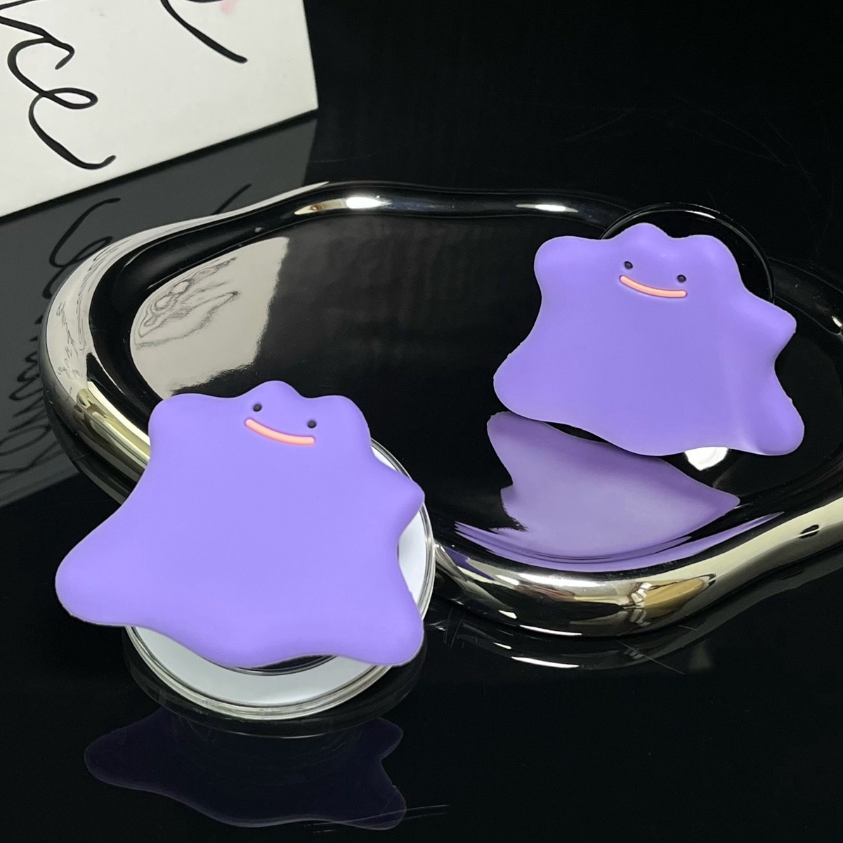 赵露思同款磁吸气囊手机支架可爱紫色气垫黏贴桌面支撑架粘贴伸缩背贴