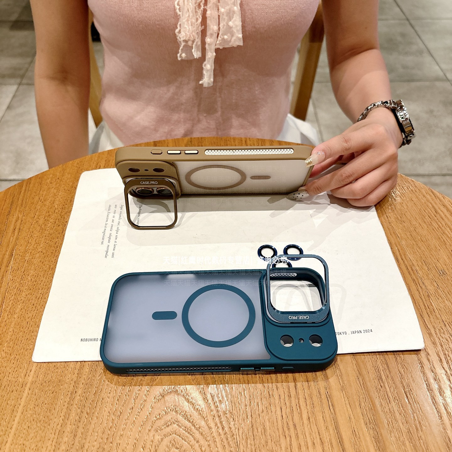 肤感磨砂磁吸一体镜框支架