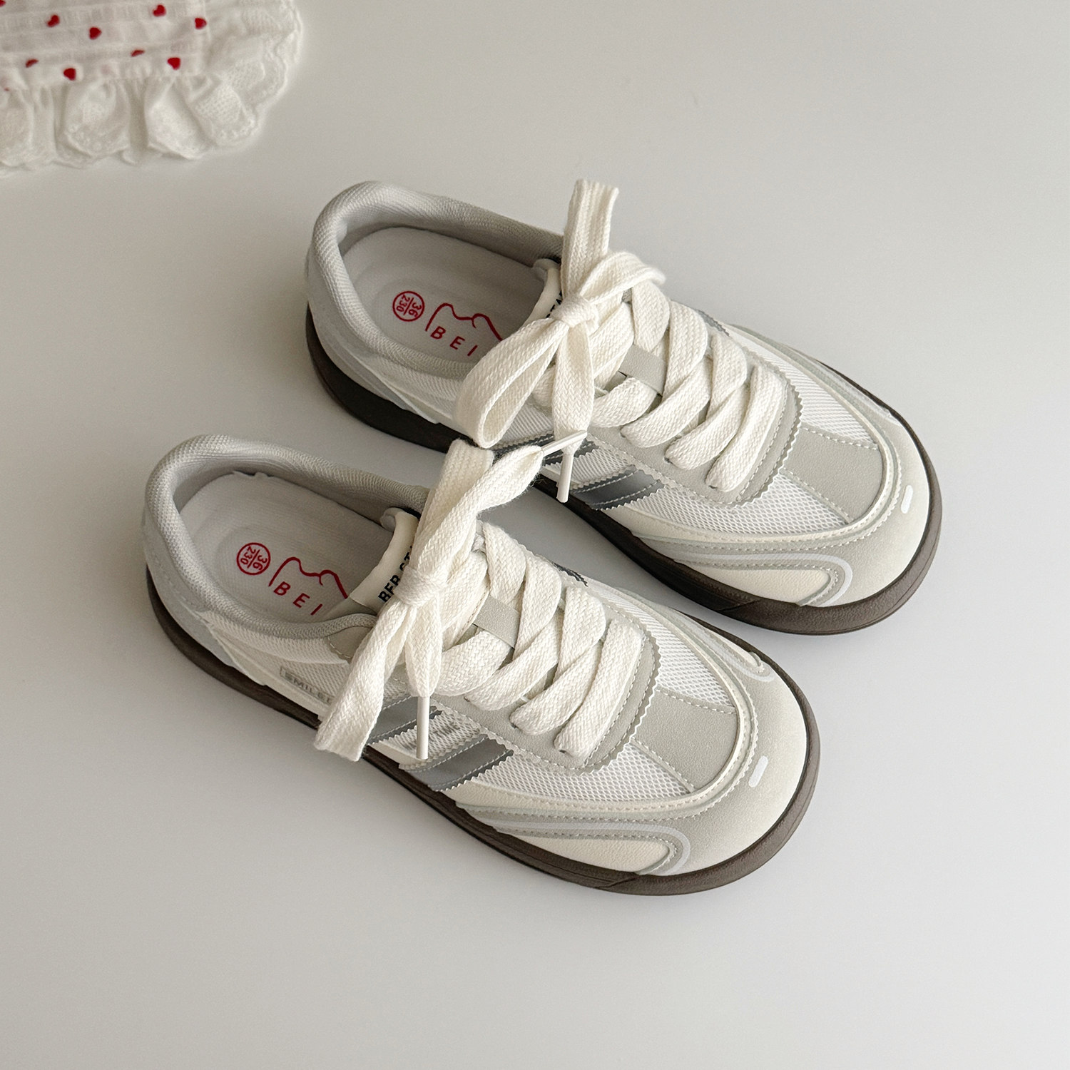 网面透气板鞋子女2025新款配裙子