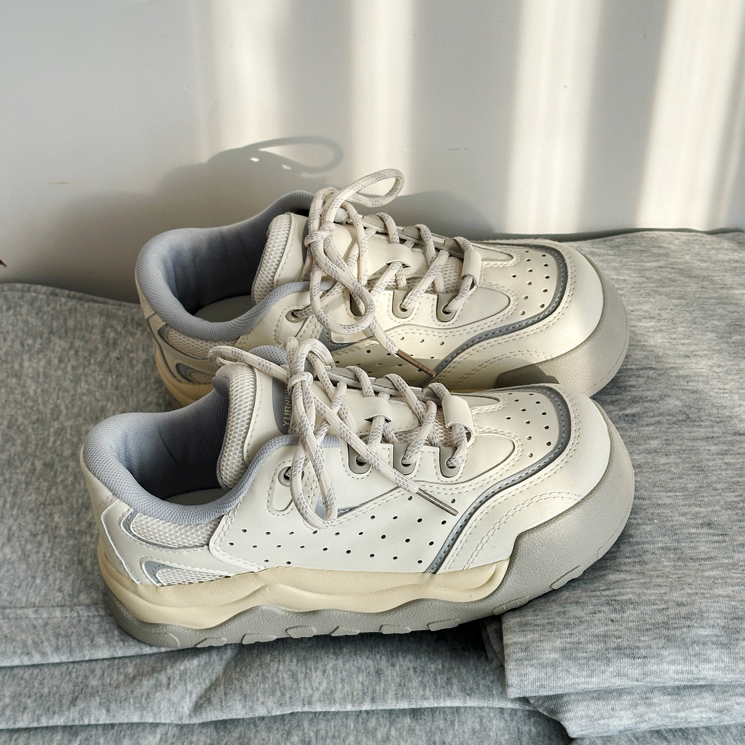 荔枝公园厚底面包鞋女丑萌板鞋