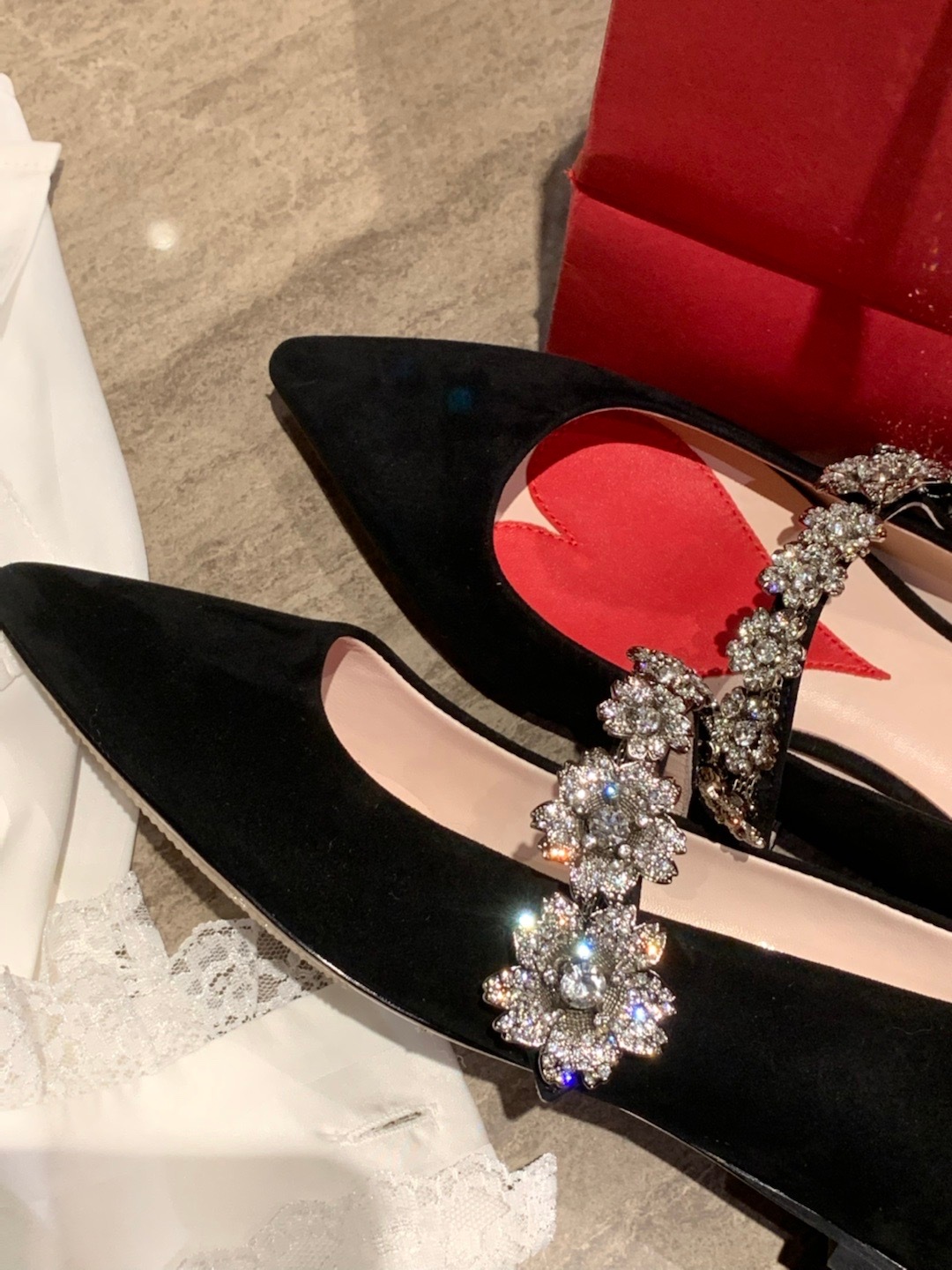 【benefanfan】人间富贵花尖头水钻一字带平底细跟真皮大底高跟鞋