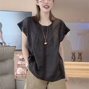 上衣搭配卡其色休闲短裤 小个子减龄俏皮黑色圆领时髦小众无袖 穿搭
