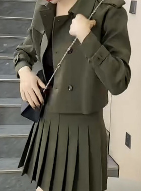 军绿色洋气高贵显白时髦翻领外套搭配短裤百褶裙小个子定制两件套