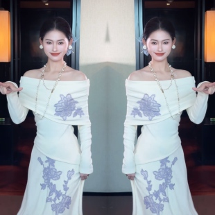 2026网红爆款 轻奢一字领清冷高定性感御姐女人味上衣半身裙潮 法式