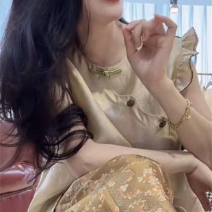 2025夏季 精美气质圆领木耳边时髦上衣搭配勾花减龄直筒裤 网红女装
