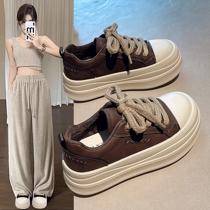 他她女孩厚底松糕板鞋女2025秋冬季新款小个子增高女鞋配阔腿裤的