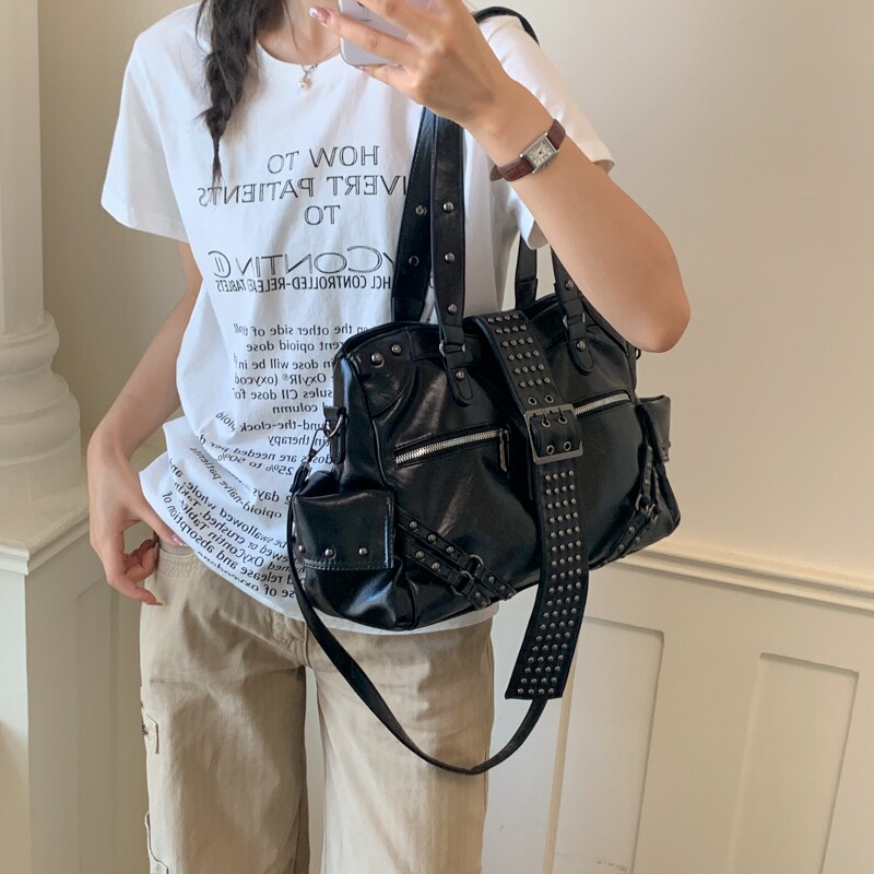 朋克风铆钉皮带扣机车包女大容量时尚单肩斜挎托特包辣妹潮包