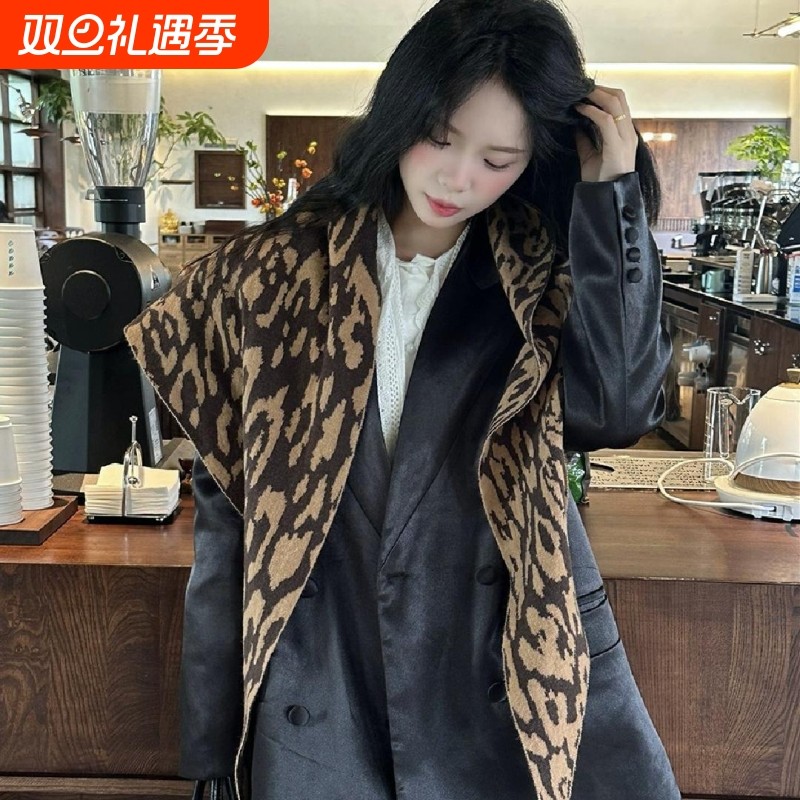 韩国东大门复古豹纹三角大披肩女2025秋冬新款空调房搭肩保暖围巾