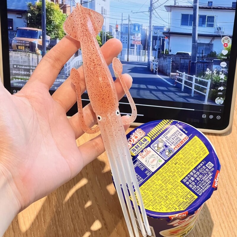 高颜值创意手握卡通鱿鱼叉学生宿舍可用日式可爱鱿鱼叉餐具泡面叉
