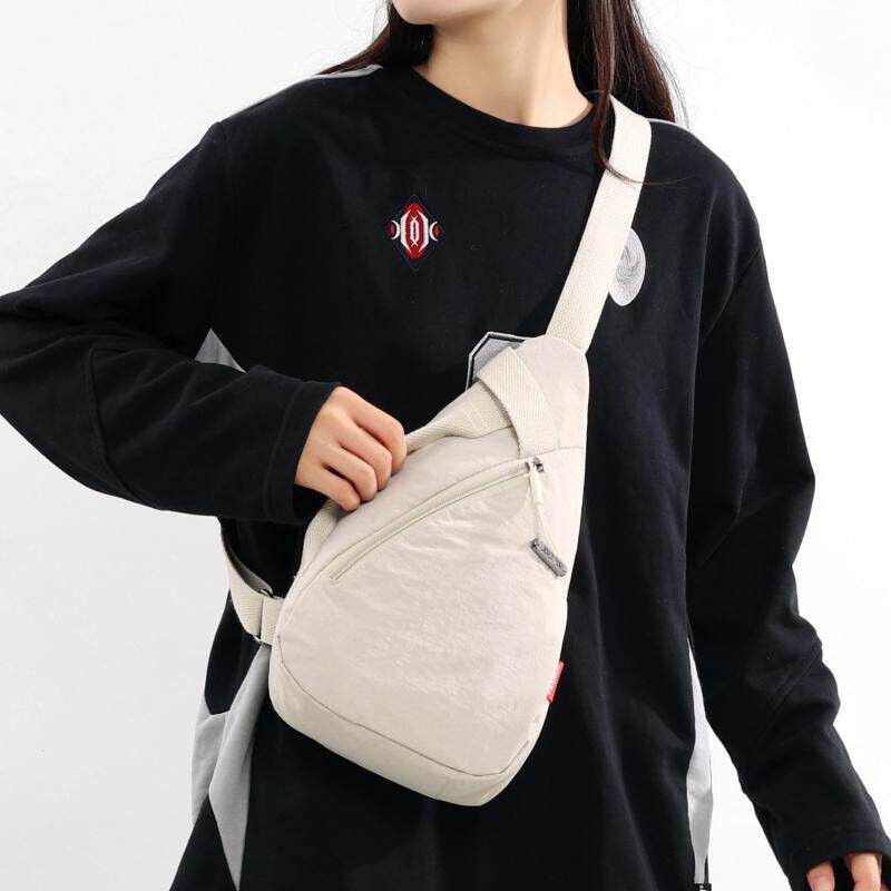 胸包女时尚男手机斜挎包2026新款胸前包小背包轻便休闲单肩包百搭