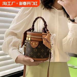圆筒包女包2024春夏季丝巾手提水桶包圆柱形单肩斜挎老花饭桶小包