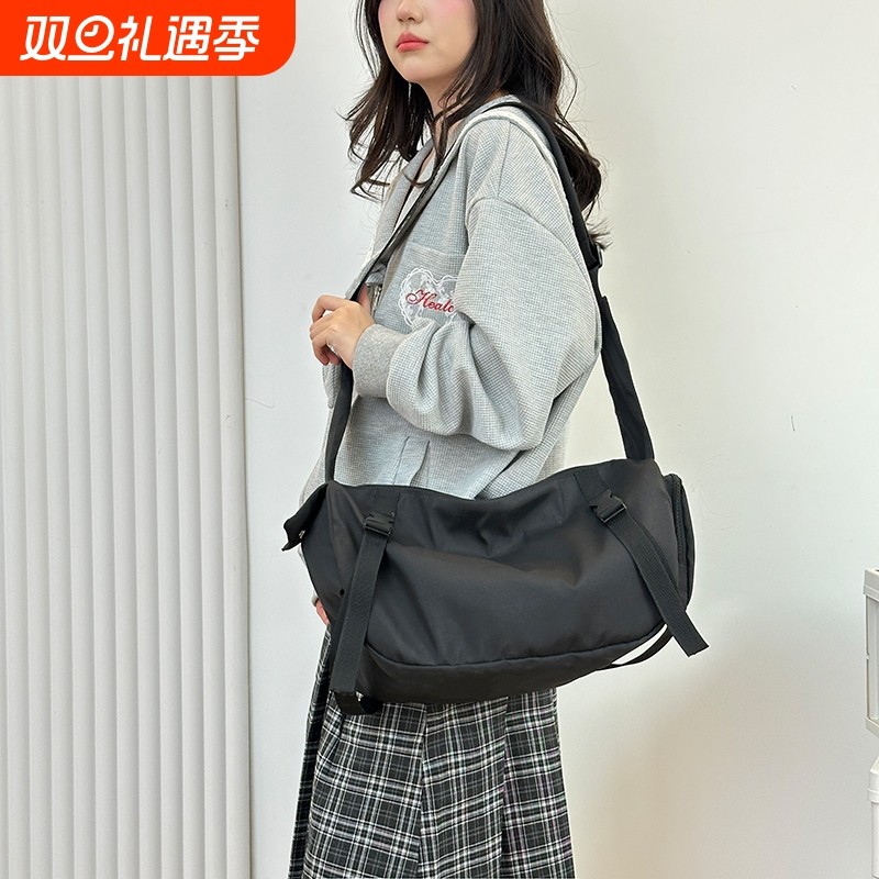 男士外出小包工装包斜挎包大容量单肩包运动背包男生包包健身机能