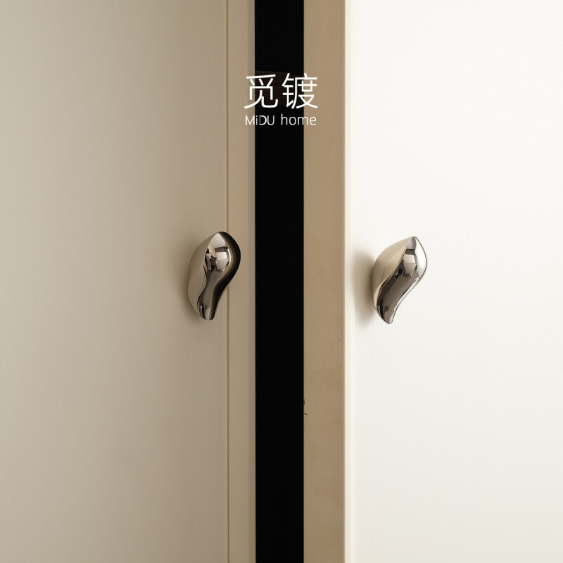 觅镀钛银极简拉手衣柜门整体橱柜抽屉中古风亮银色极简包豪斯柜子