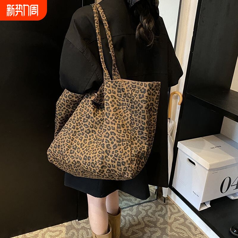 韩系小众豹纹帆布包女学生新款休闲慵懒风单肩包大容量通勤托特包