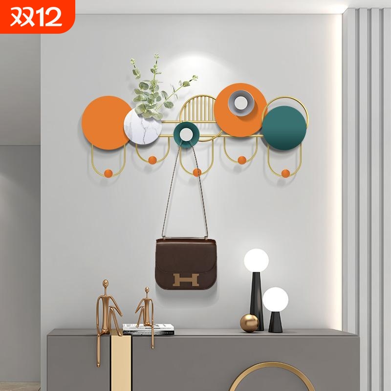 免打孔收纳装客厅房间墙上墙面置物新款衣服挂衣服架子美容院卧室