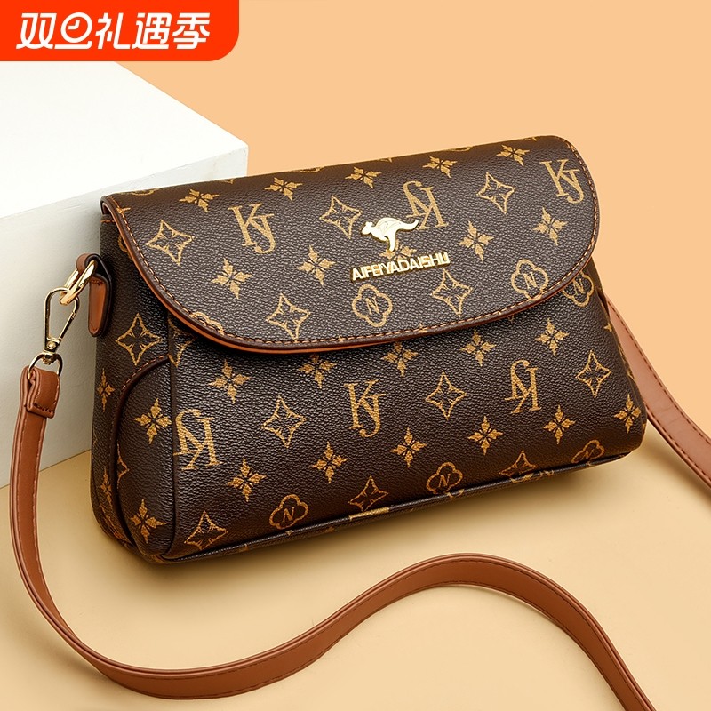 真皮小包女2024冬新款百搭牛皮斜挎包中老年单肩包软皮妈妈包