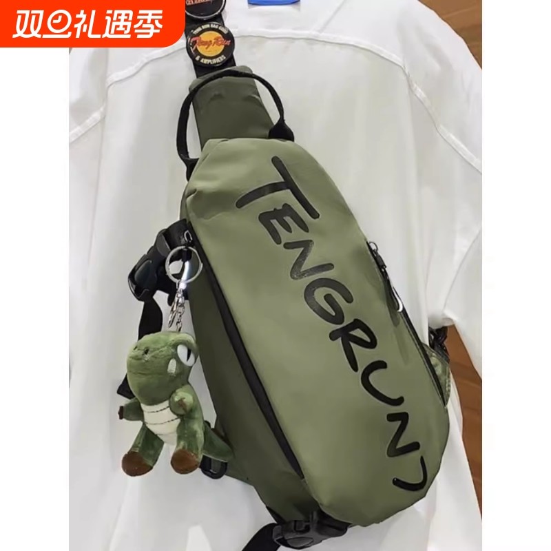 斜挎包男款男士胸包休闲小背包2025新款时尚男生包包潮单肩挎包女