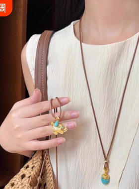 秋冬复古松果吊坠项链女轻奢高级感小众设计长款毛衣链配饰小象