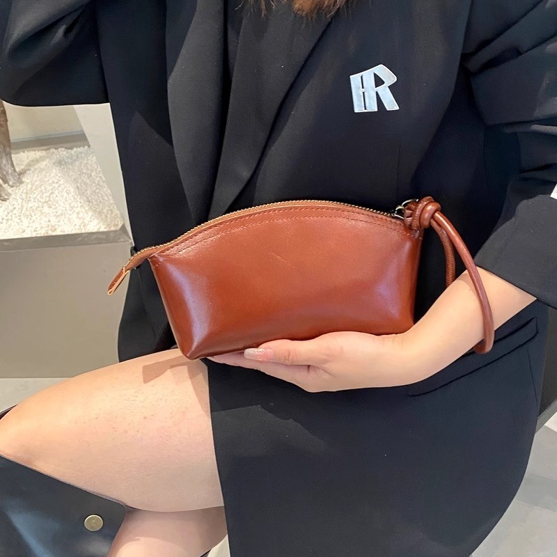 软皮手拿包女2025新款单肩小斜挎包时尚百搭手抓贝壳包手提小包