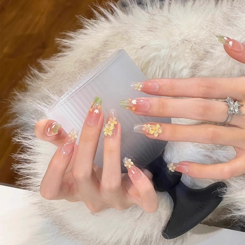 2025穿戴甲春夏新款手绘郁金香2025年显白手工美甲指甲贴片中长款