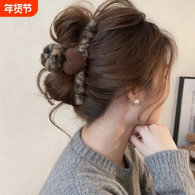 韩系毛绒爱心全包抓夹女高级感2025新款毛毛发夹后脑勺鲨鱼夹发饰