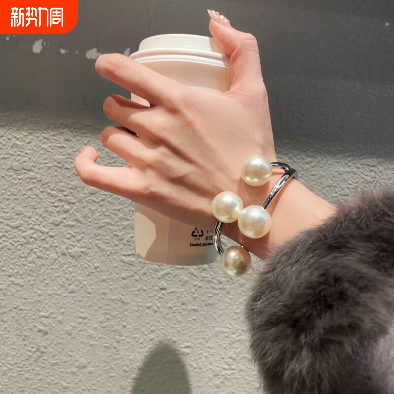 温柔气质感珍珠手镯百搭设计感配饰小众设计款原创叠戴手链简约