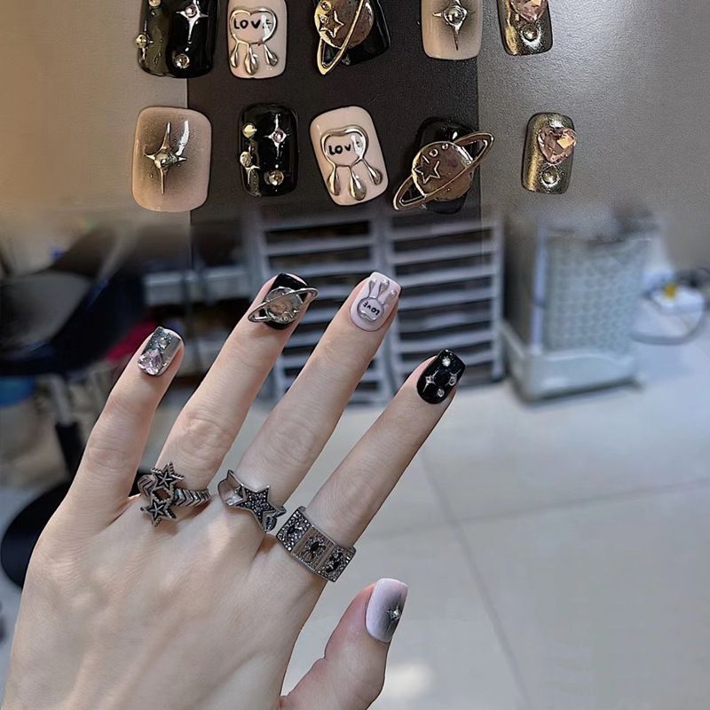 抖音穿戴甲甲片批发短款星球闪钻甜酷风指甲贴片冰透爱心辣妹美甲