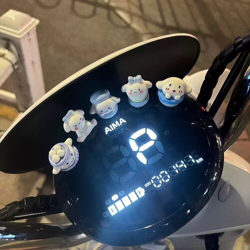玉桂狗电动车装饰车载摆件可爱电瓶摩托车马卡龙公仔九号爱玛通用