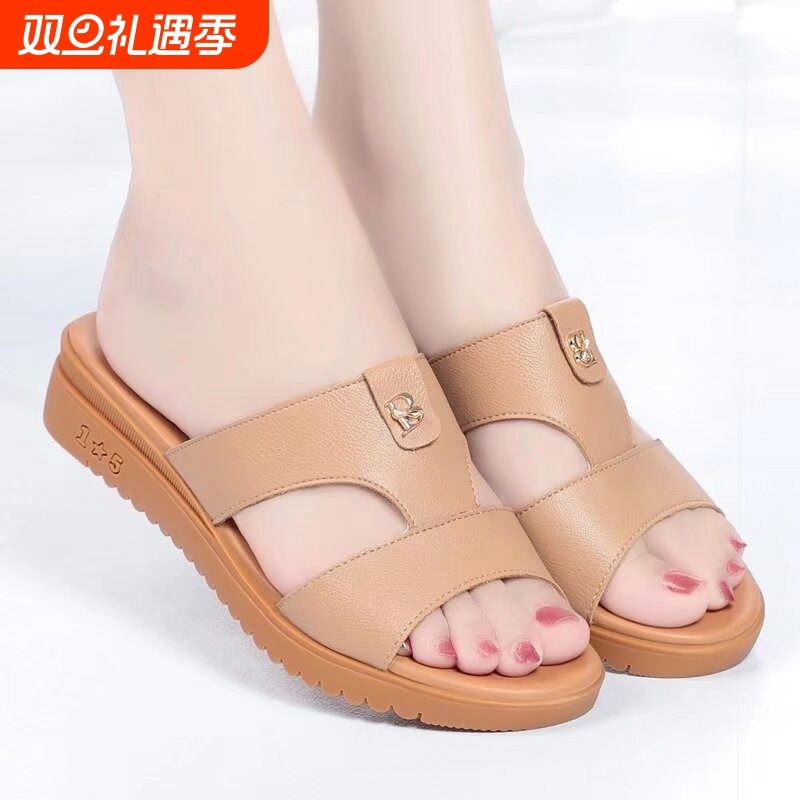 2024年新款夏平底品牌软皮软底坡跟凉拖鞋中老年女鞋妈妈凉鞋低跟