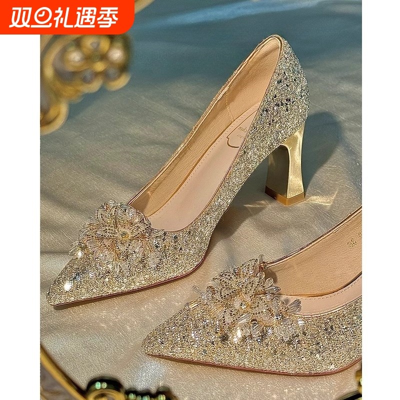 浅金色粗高跟婚鞋2025新款秀禾婚纱两穿不累脚新娘鞋尖头百搭单鞋