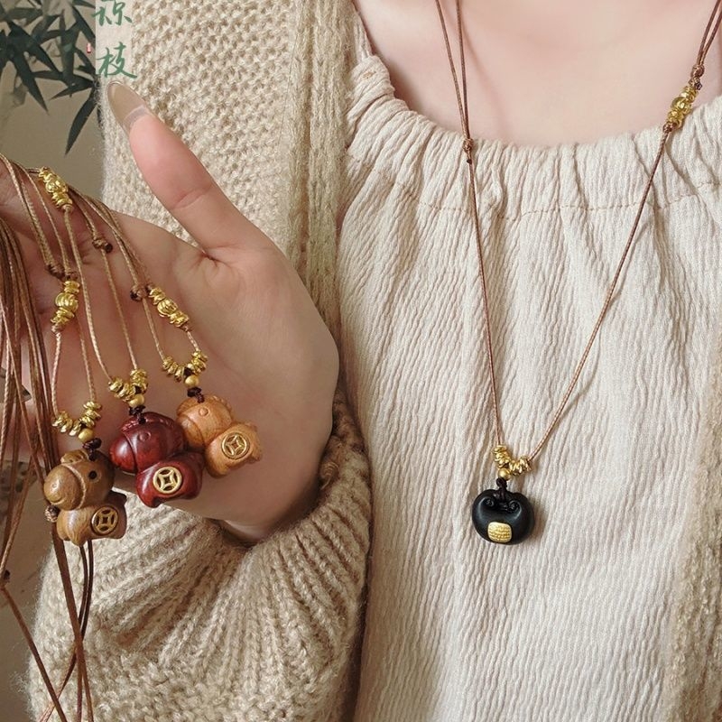 【马上有钱】新中式沉香钱袋吊坠项链女复古小众设计感挂脖毛衣链
