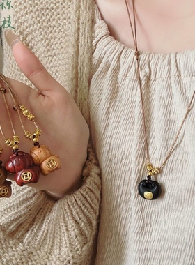 【马上有钱】新中式沉香钱袋吊坠项链女复古小众设计感挂脖毛衣链