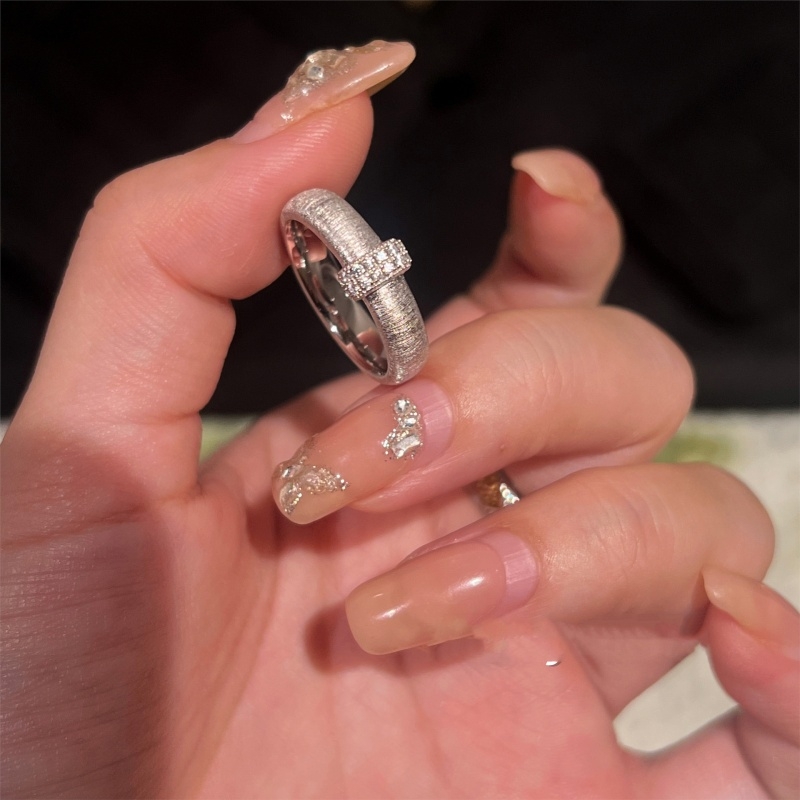 轻奢高级感银色拉丝排钻戒指小众百搭款镶嵌锆石银色素圈叠戴指环