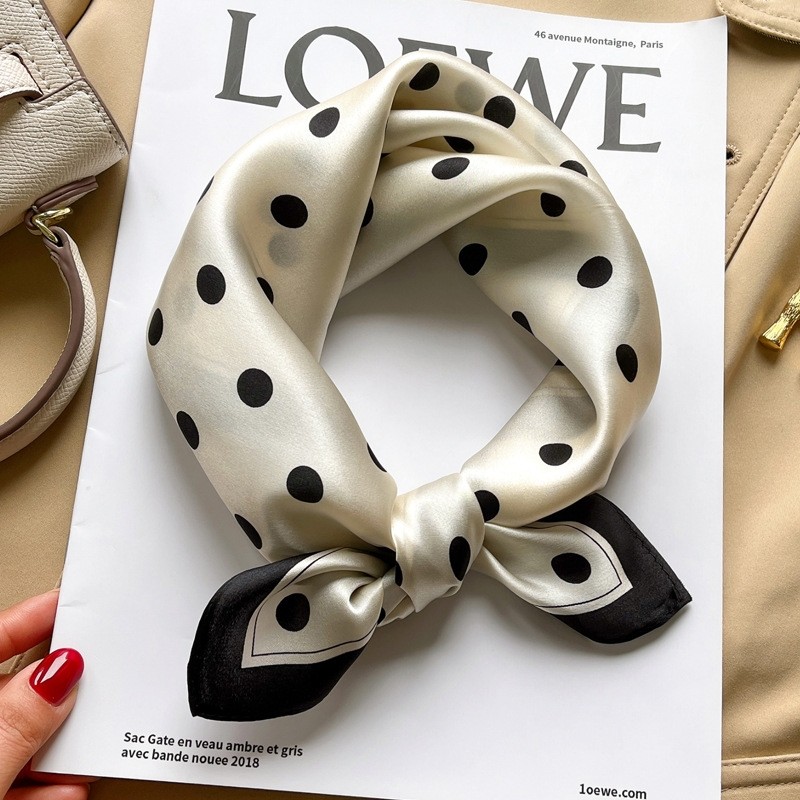 高级感丝巾100%真丝桑蚕丝小方巾女新款洋气时尚围巾领巾高档波点