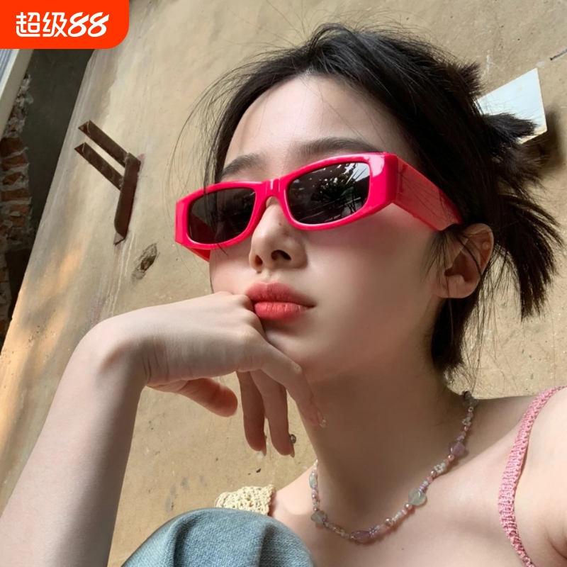2025新款红色多巴胺墨镜女潮夏日彩色墨镜Y2K方形太阳眼镜高级感