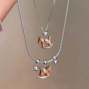 甜酷风怀旧木马爱心吊坠项链女款 颈链秋冬毛衣锁骨链配饰 2025新款