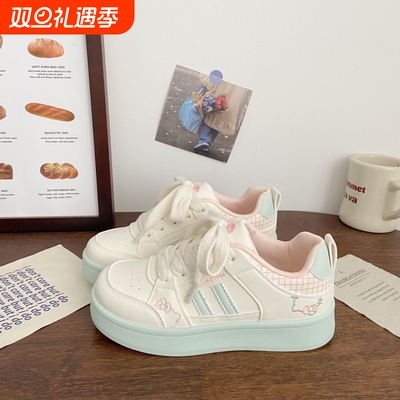 秋冬厚底增高chic小白鞋女款