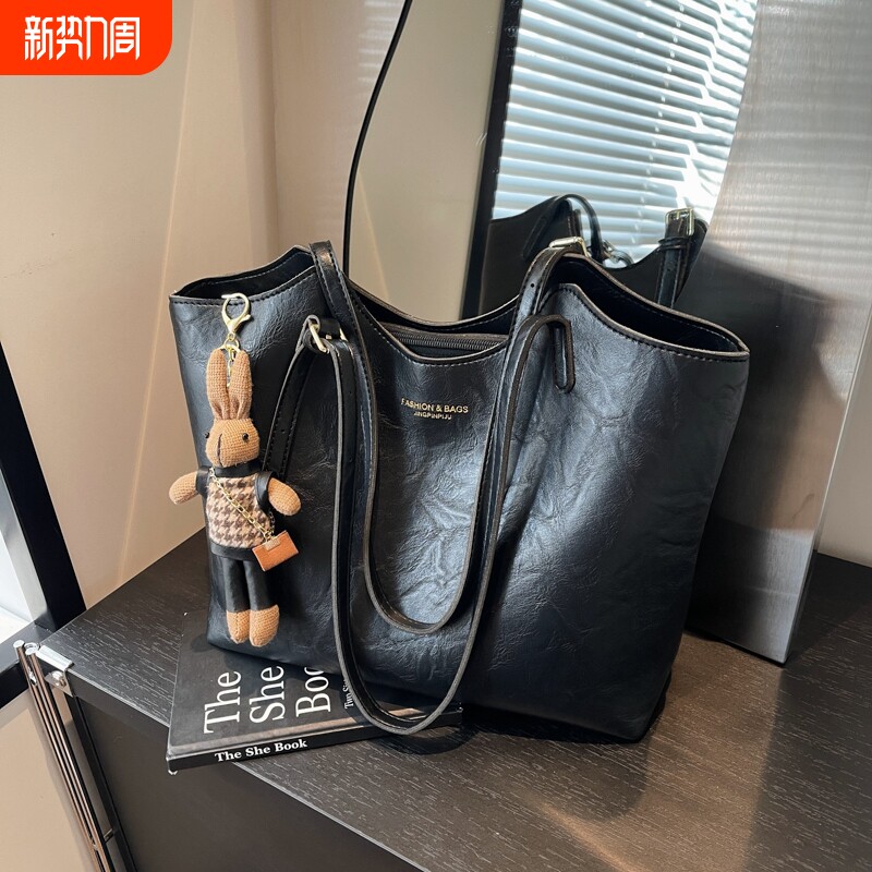 金玉鸟复古包包女2025新款秋冬通勤单肩包简约百搭托特包黑色红色