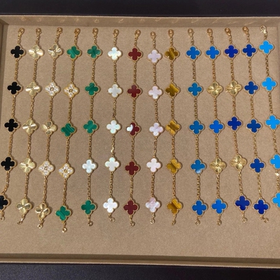 顶版18K玫瑰金红玉髓幸运草五花手链女轻奢叠戴礼物贝母黄金首饰